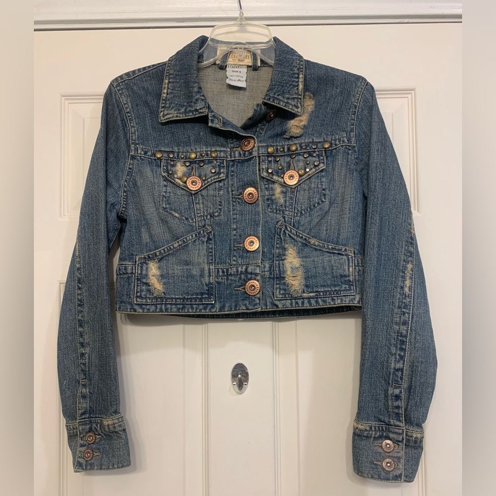 Z. Cavaricci Distressed Cropped Studded Juniors Size Small.       1786